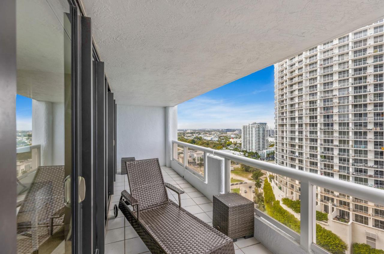 High Rise Comfort With Balcony Дорел Экстерьер фото